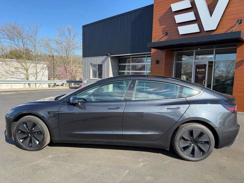 Used 2025 Tesla Model 3 Long Range image 8