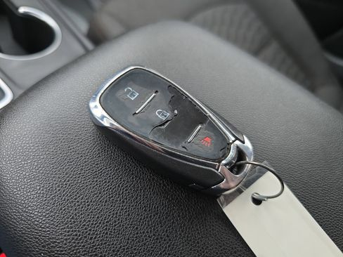 Used 2020 Chevrolet Equinox LT image 32