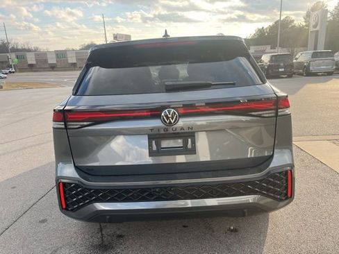 New 2026 Volkswagen Tiguan SE R-Line FWD image 4