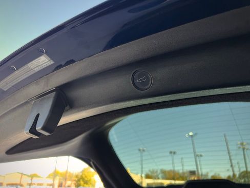 Used 2021 Tesla Model Y Long Range image 16