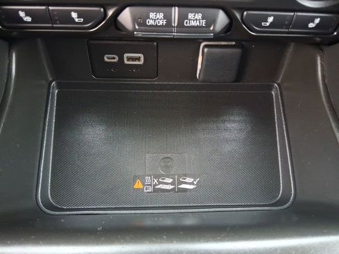 Used 2023 Chevrolet Suburban LT image 31