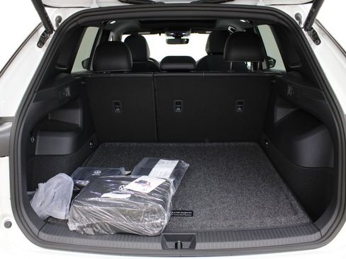 New 2026 Volkswagen Tiguan SE R-Line FWD image 29