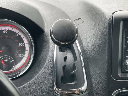 Used 2019 Dodge Grand Caravan SXT FWD image 35