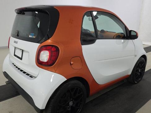 Used 2016 smart fortwo passion w/ Edition #1 Package RWD image 4