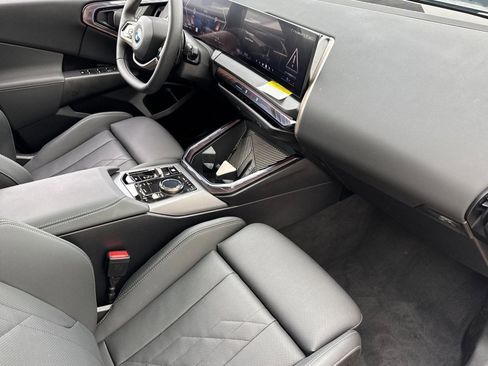 Used 2025 BMW X3 xDrive30i w/ Premium Package image 32