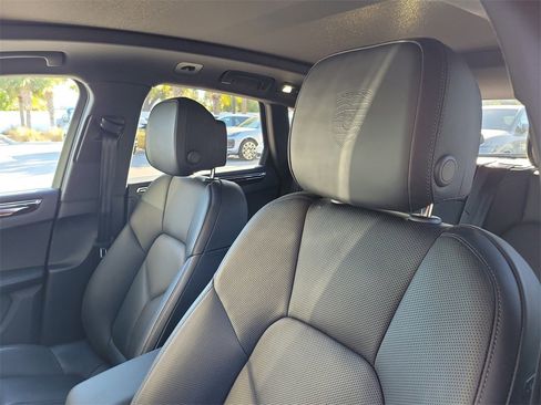 Certified 2024 Porsche Macan image 6