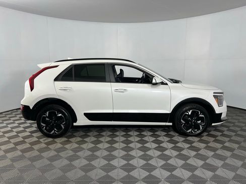 Used 2024 Kia Niro Wave image 3