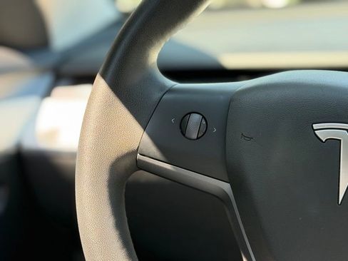 Used 2021 Tesla Model 3 Standard Range Plus image 41