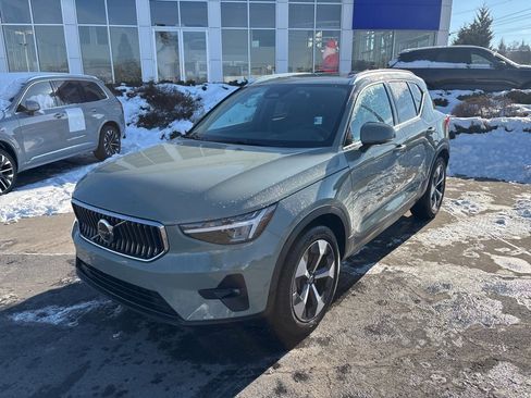 Certified 2025 Volvo XC40 B5 Plus image 11