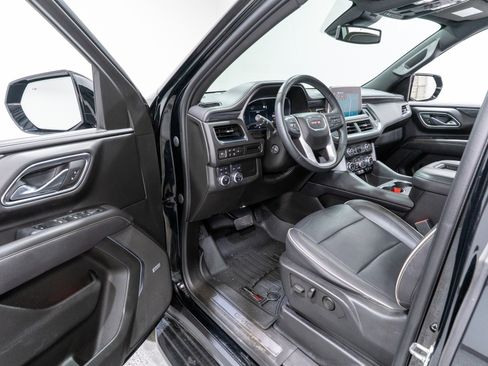 Used 2023 GMC Yukon XL SLT w/ SLT Luxury Package AWD/4WD image 12