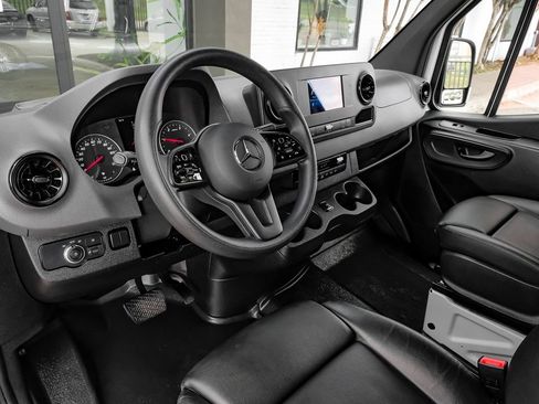 Used 2024 Mercedes-Benz Sprinter 2500 image 3