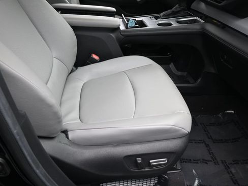 Used 2025 Toyota Sienna XLE w/ XLE Plus Package FWD image 48