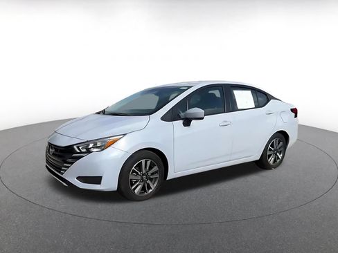 Used 2025 Nissan Versa SV FWD image 8