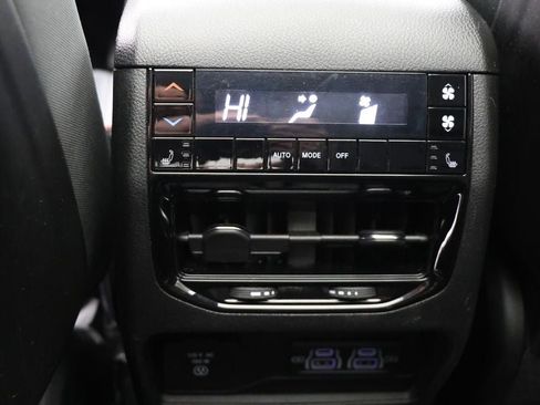 Used 2023 Jeep Grand Cherokee L Limited w/ Luxury Tech Group II image 11