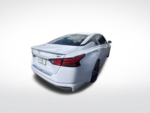 Used 2023 Nissan Altima 2.5 SR FWD image 12