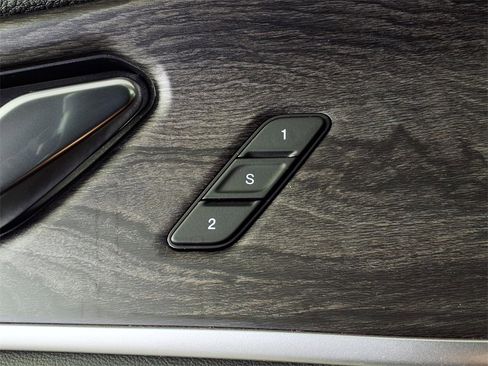 Used 2024 Jeep Grand Cherokee L Limited w/ Black Appearance Package image 19