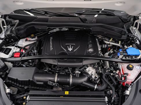 Used 2025 Maserati Grecale GT AWD/4WD image 27