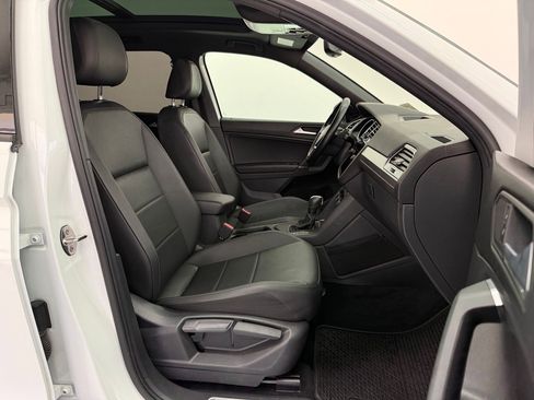 Used 2020 Volkswagen Tiguan SE R-Line FWD image 25