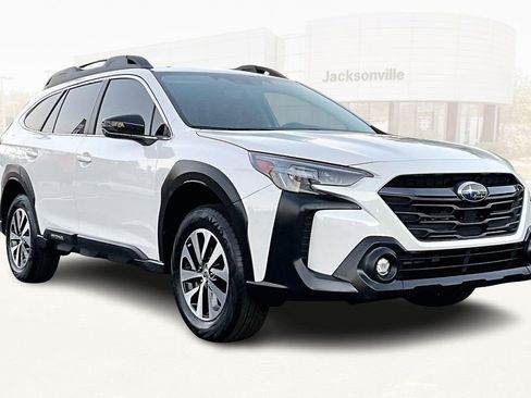 Used 2024 Subaru Outback Premium image 3