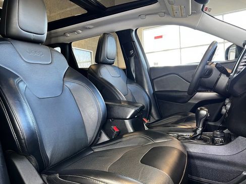 Used 2022 Jeep Cherokee Latitude Lux w/ Sun & Sound Group image 54