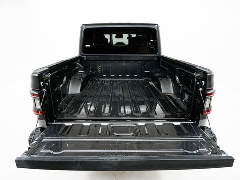 Used 2024 Jeep Gladiator Rubicon w/ Technology Group image 30