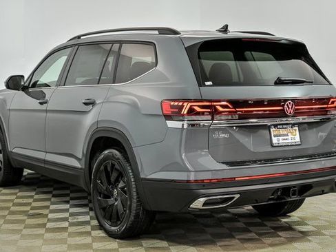 Certified 2025 Volkswagen Atlas SE w/ Black Wheel Package image 4