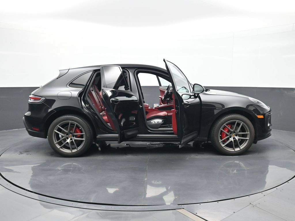 Certified 2023 Porsche Macan S AWD/4WD image 31