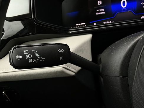 Used 2025 Volkswagen Taos S image 32