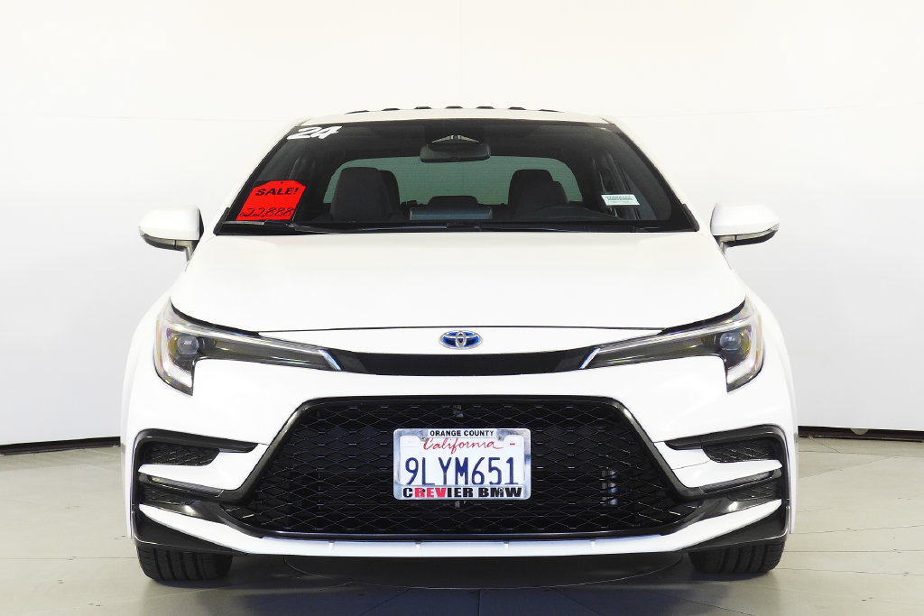 Used 2024 Toyota Corolla SE w/ SE Package FWD image 3