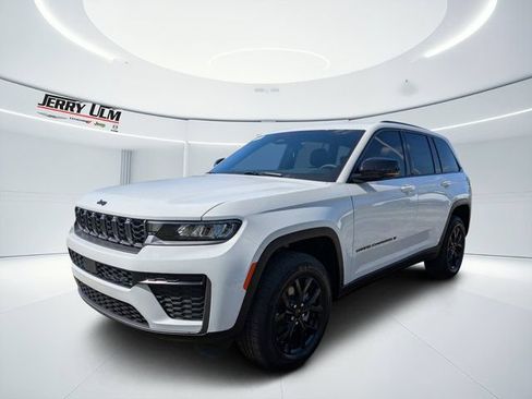 New 2026 Jeep Grand Cherokee Altitude AWD/4WD image 7