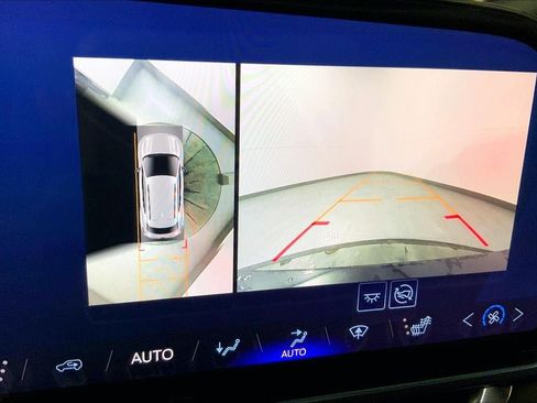 Used 2025 Chevrolet Equinox EV LT w/ Convenience Package AWD/4WD image 21