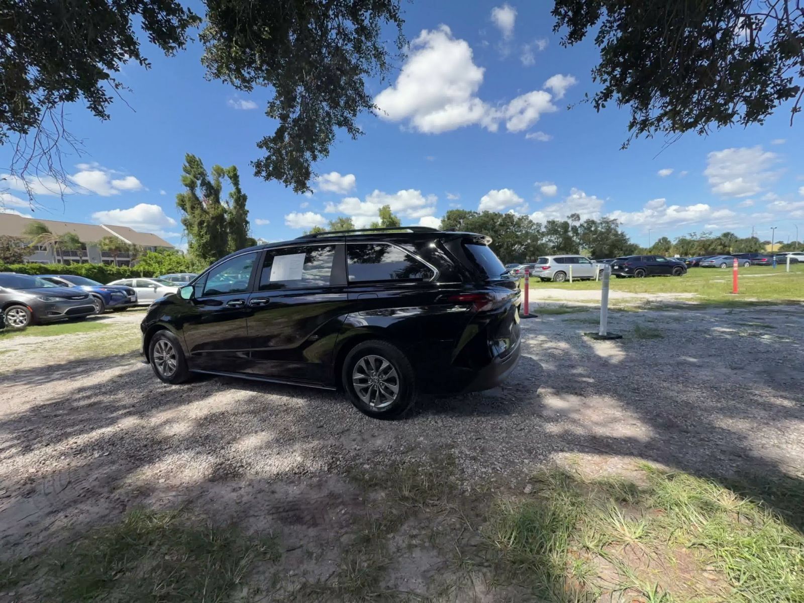 Used 2025 Toyota Sienna XLE FWD image 13