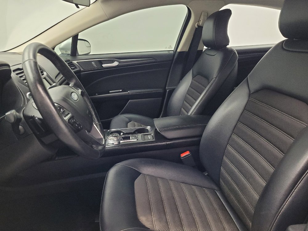 Used 2018 Ford Fusion SE w/ Equipment Group 201A FWD image 17