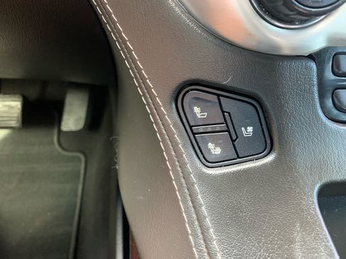 Used 2020 GMC Yukon XL SLT image 31