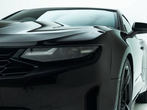 Used 2021 Chevrolet Camaro LT RWD image 11
