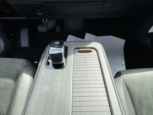 New 2024 Nissan Ariya AWD image 17