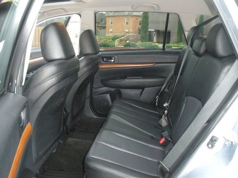 Used 2013 Subaru Outback 2.5i Limited AWD/4WD image 25