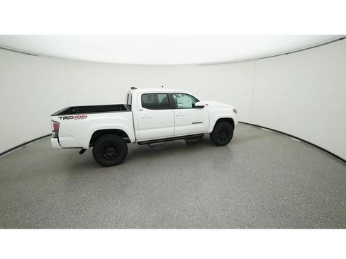 Used 2022 Toyota Tacoma TRD Sport w/ Technology Package AWD/4WD image 12