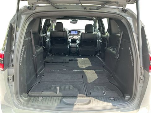 Used 2025 Chrysler Pacifica Limited FWD image 14