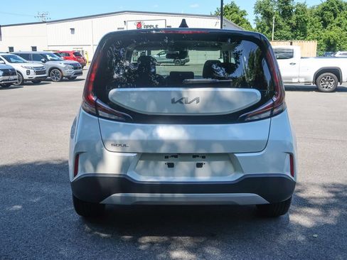 Used 2023 Kia Soul LX w/ LX Technology Package FWD image 10