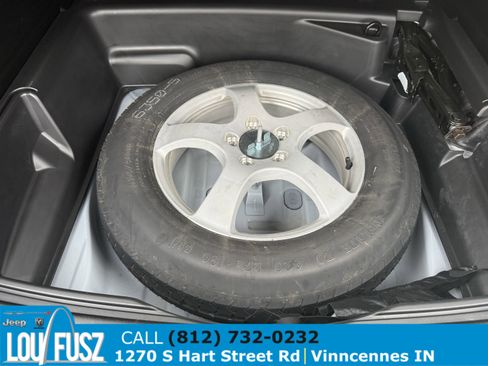 Used 2023 Jeep Grand Cherokee Laredo image 10