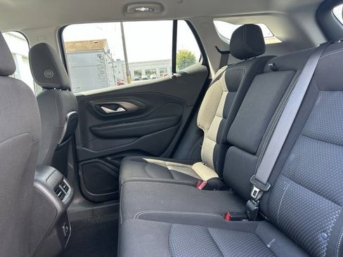 Used 2022 GMC Terrain SLE w/ Driver Convenience Package image 9