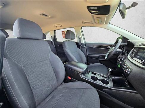 Used 2018 Kia Sorento FWD image 19