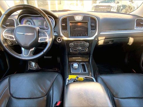Used 2018 Chrysler 300 Limited image 14