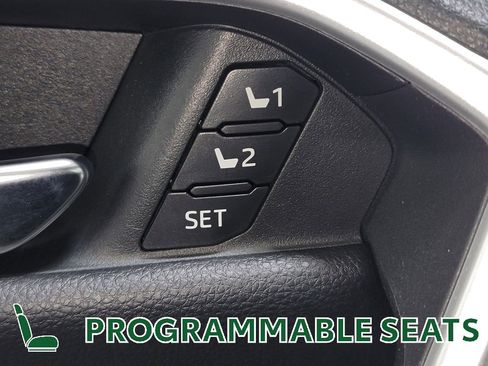 Used 2019 Toyota RAV4 Limited image 19