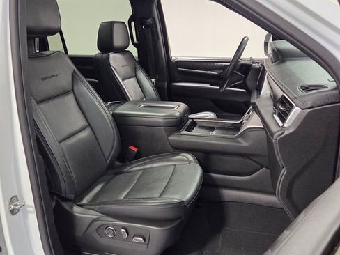 Used 2024 GMC Yukon XL Denali RWD image 17