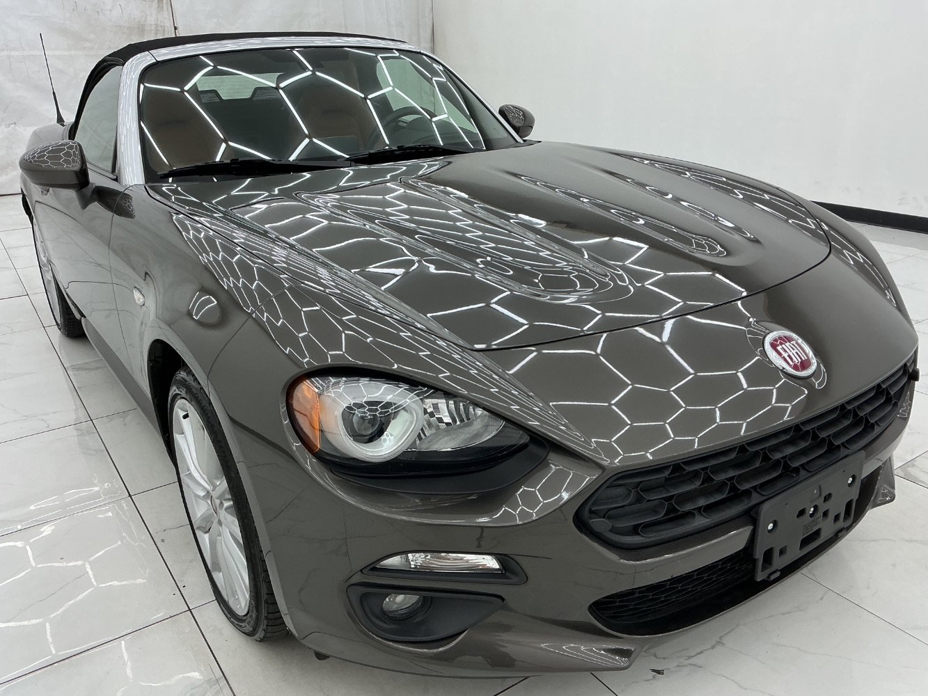 Used 2017 FIAT 124 Spider Lusso RWD image 3
