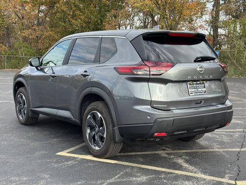 Used 2024 Nissan Rogue SV image 6