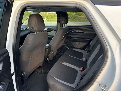 Used 2025 Chevrolet TrailBlazer LT AWD/4WD image 14