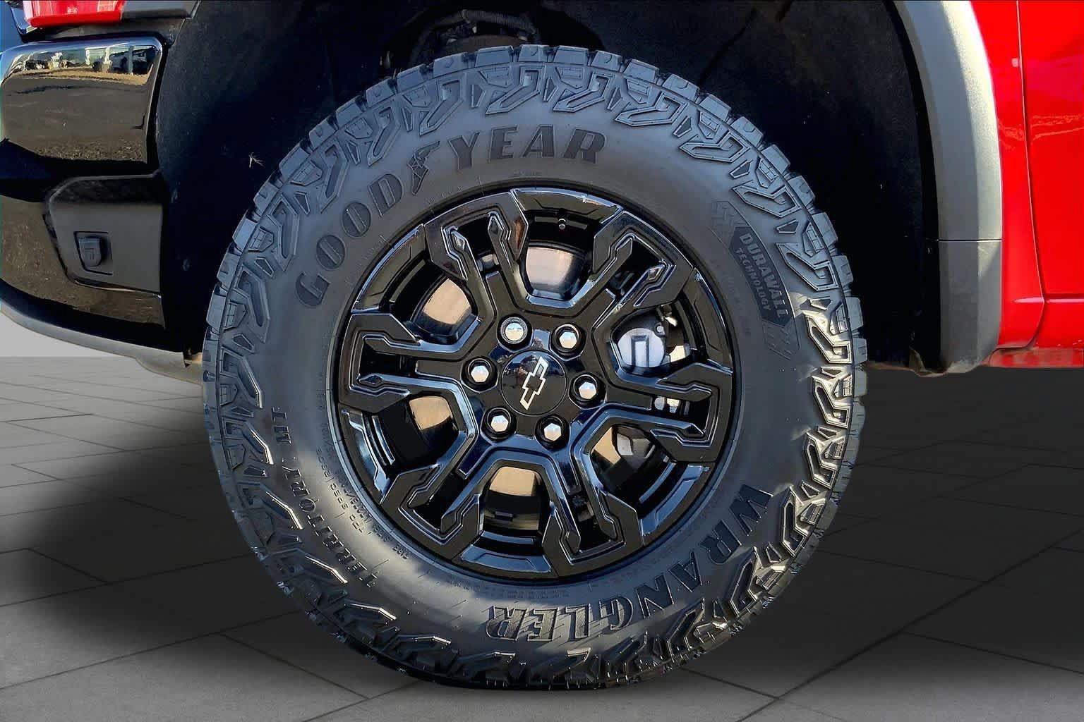 Certified 2025 Chevrolet Silverado 1500 ZR2 w/ Technology Package AWD/4WD image 11